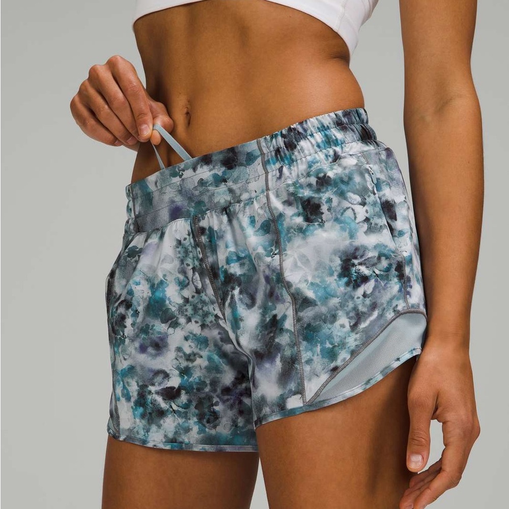 Lululemon Hotty Hot Low Rise Short - Kaleidofloral multi/blue cast